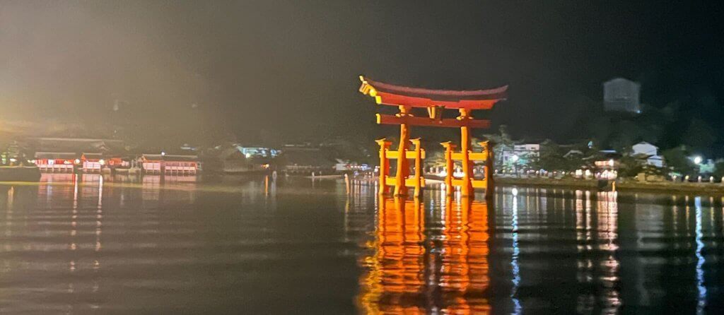 厳島神社夜